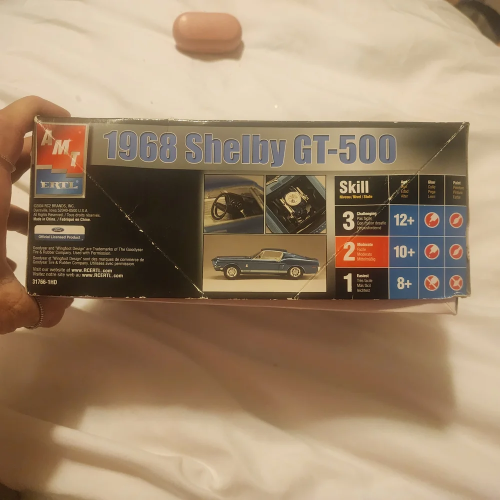 Ford 1968 Shelby GT-500 Model Kit - Blue and White - Picture 4 of 8